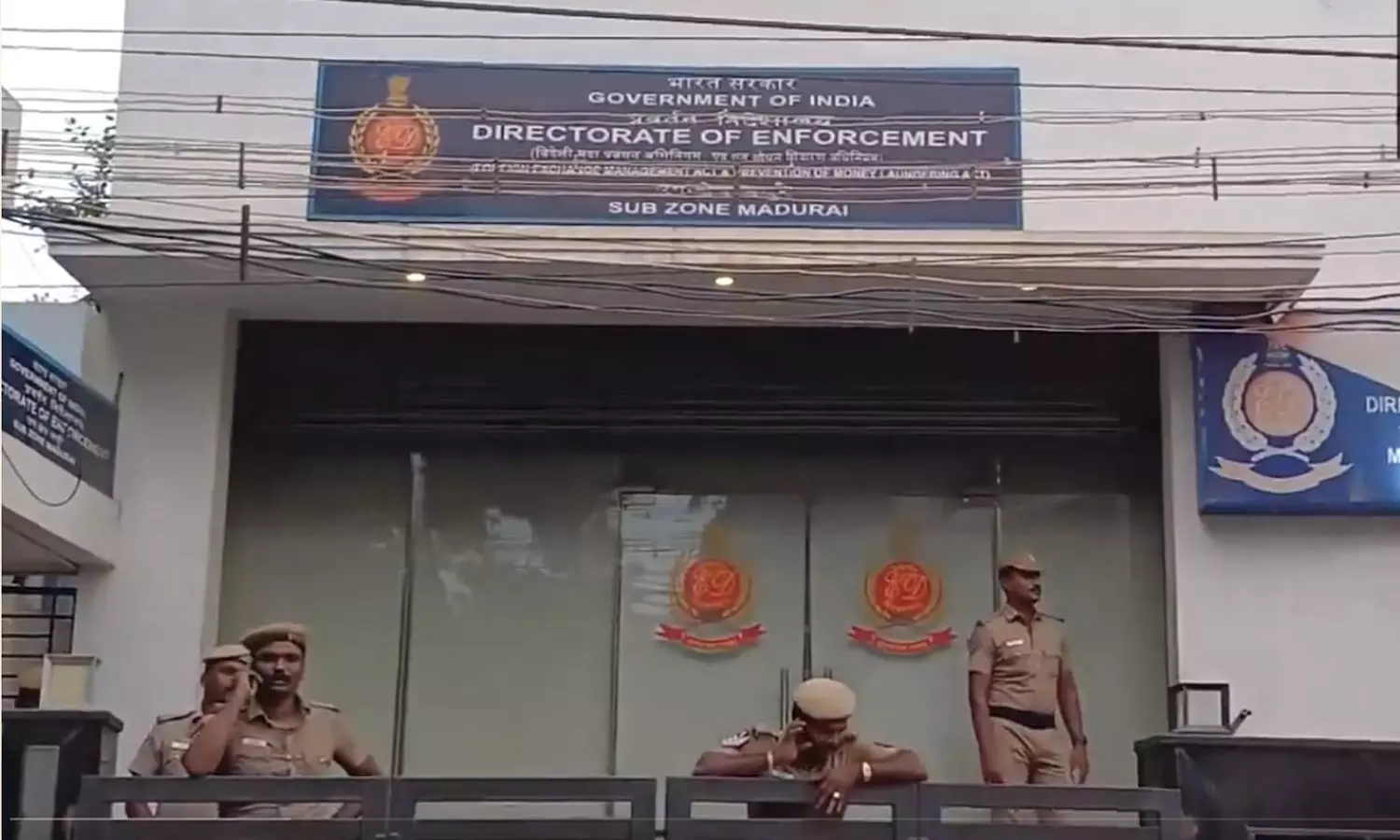 அமலாக்கத்துறை அதிகாரி அறையில் முக்கிய ஆவணங்கள் பறிமுதல்: விடிய விடிய நடந்த சோதனையால் பரபரப்பு அமலாக்கத்துறை அதிகாரி அறையில் முக்கிய ஆவணங்கள் பறிமுதல்: விடிய விடிய நடந்த சோதனையால் பரபரப்பு