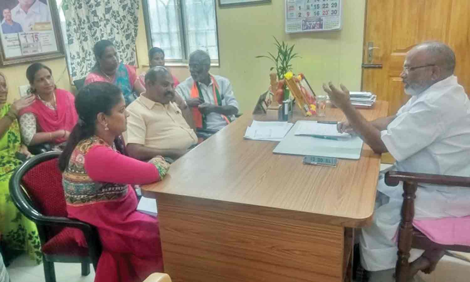 வீராம்பட்டினம் செங்கழுநீரம்மன் நகரில் சேதமடைந்த சாலையை சீரமைக்க வேண்டும்