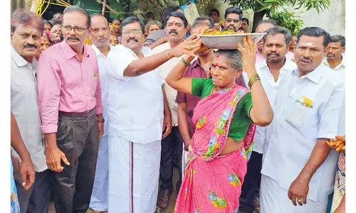 அரசு அதிகாரிகள் மூலம் கவர்னர் தேர்தல் பிரசாரம்