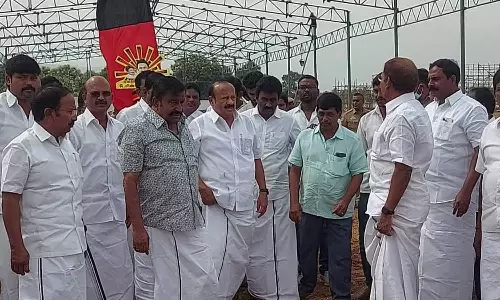 தி.மு.க. இளைஞரணி மாநில மாநாடு பந்தல் அமைக்கும் பணிகள் தீவிரம்- அமைச்சர்கள் ஆய்வு