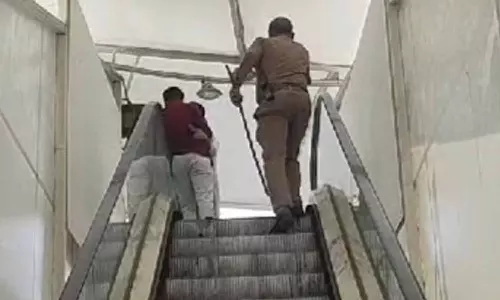 அத்துமீறிய காதல் ஜோடியால் பரபரப்பு: போலீசார் வருவது கூட தெரியாமல் முத்த மழை பொழிந்தனர்