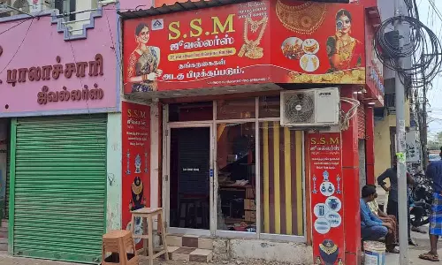 நகைக்கடையை உடைத்து 1½ கிலோ வெள்ளி, தங்கம் கொள்ளை