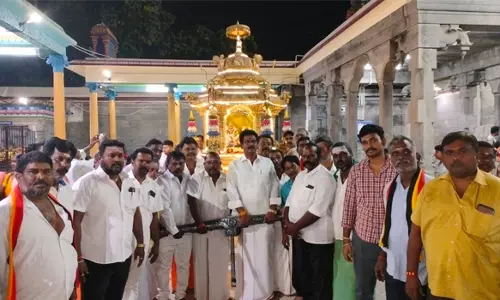 விஜயகாந்த் பூரண நலம்பெற வேண்டி சுகவனேஸ்வரர்  கோவிலில் தங்கத் தேர் இழுத்து வழிபாடு