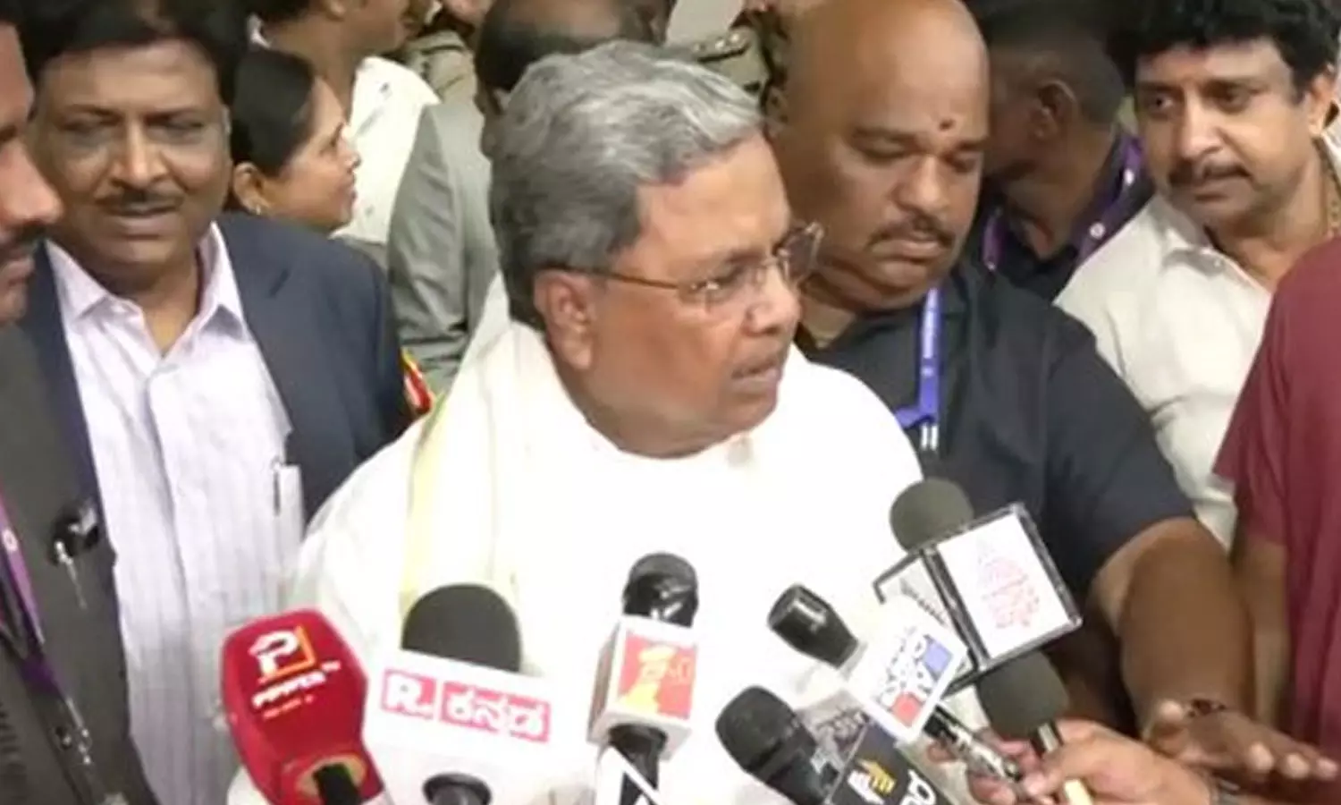 4 மாநில தேர்தல் முடிவுகள் குறித்து கர்நாடக... ... ம.பி., ராஜஸ்தான், சத்தீஸ்கரில் பாஜக ஆட்சி- தெலுங்கானாவில் காங்கிரஸ் ஆட்சி: லைவ் அப்டேட்ஸ் 4 மாநில தேர்தல் முடிவுகள் குறித்து கர்நாடக... ... ம.பி., ராஜஸ்தான், சத்தீஸ்கரில் பாஜக ஆட்சி- தெலுங்கானாவில் காங்கிரஸ் ஆட்சி: லைவ் அப்டேட்ஸ்