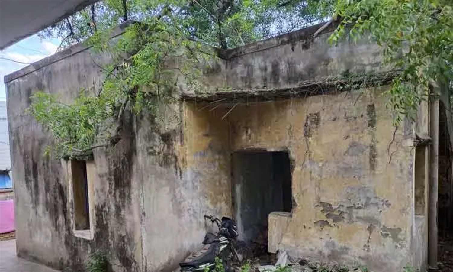 பாழடைந்த அரசு கட்டிடங்களை இடிக்க கலெக்டர் உத்தரவு