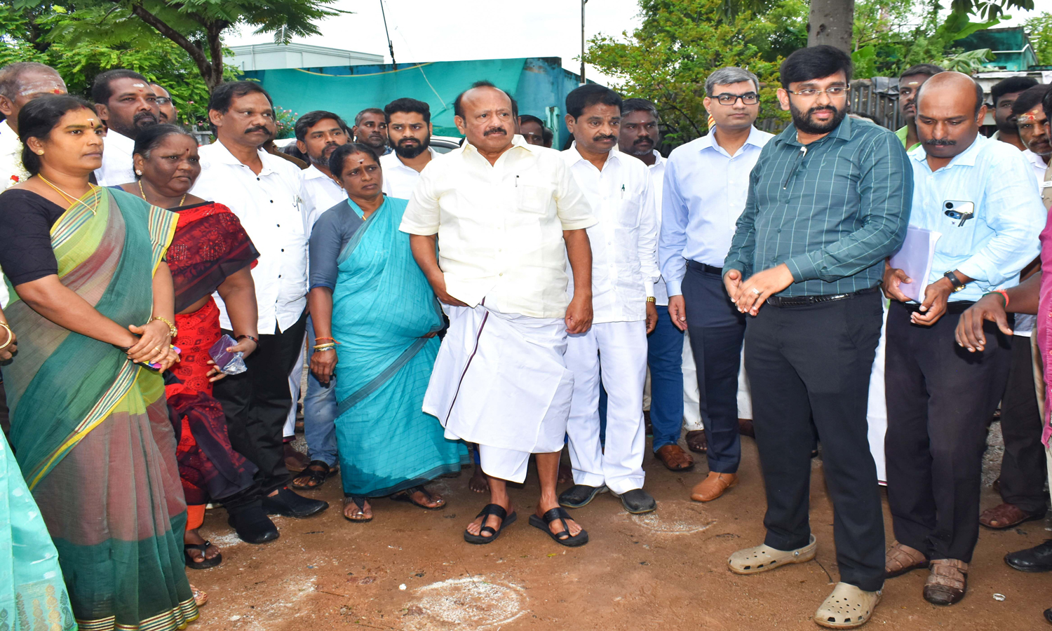 கடலூர் மாவட்டத்தில்  வடகிழக்கு பருவ மழை முன்னெச்சரிக்கை பணிகள் அமைச்சர் எம்.ஆர்.கே. பன்னீர்செல்வம் நேரில் ஆய்வு