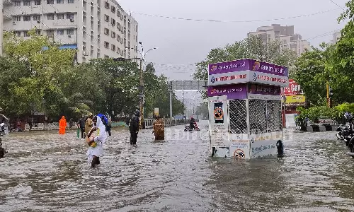 சென்னை மாநகரில் மழை நீர்  வடியாததற்கான காரணம்?