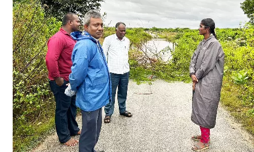 தரைப்பாலம் மழை வெள்ளத்தில் மூழ்கியது