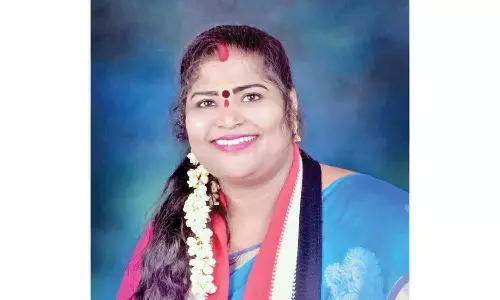 முதியோர்களுக்கு அங்கன்வாடி ஊழியர்கள் மூலம் உணவு, மருந்து வழங்க வேண்டும்