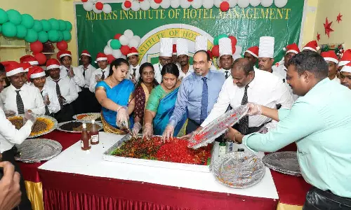 ஆதித்யாஸ் ஹோட்டல் மேனேஜ்மென்ட் கல்லூரியில் கிறிஸ்துமஸ் கேக் தயாரிக்கும் பணி தொடக்கம்
