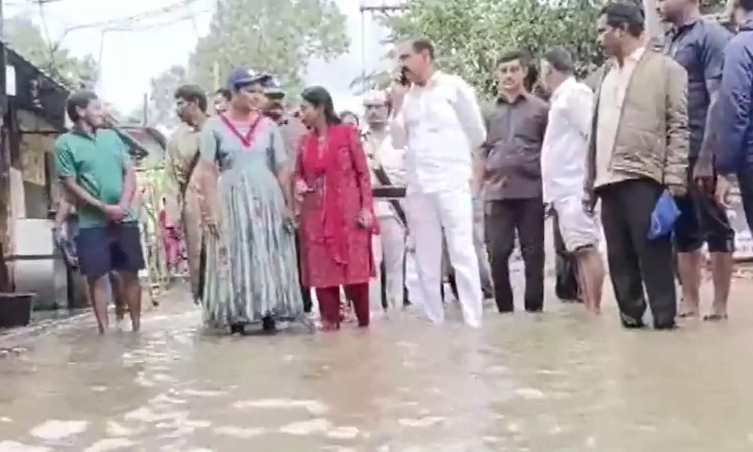 சென்னைக்குப் பிறகு ஆந்திராவில் மிச்செல் புயல் கோரத்தாண்டவம்: 8  மாவட்டங்களில் கடுமையான பாதிப்பு | Cyclone Michaung Heavy rain in andhra  pradhesh 8 districst affected