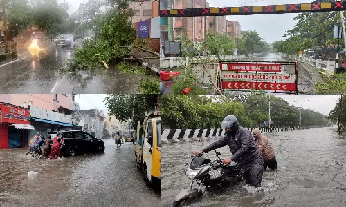 தத்தளிக்கும் சென்னை: போர்கால அடிப்படையில் மீட்பு பணி- வெளிமாவட்டங்களில் இருந்து தூய்மை பணியாளர்கள் வருகை