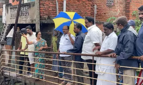 உப்பனாறு வாய்க்கால்  அடைப்பை அகற்ற வேண்டும்