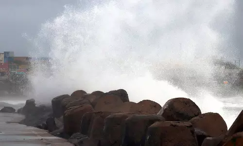 ஆந்திராவில் 110 கிலோ மீட்டர் வேகத்தில் கரையை கடந்தது மிச்சாங் புயல்