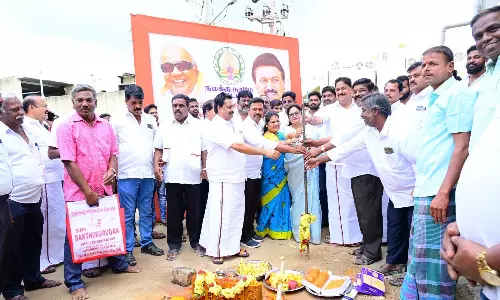 ரூ.13.10 லட்சம் மதிப்பில்  தார் சாலை அைமக்கும் பணி