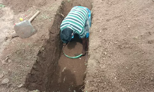 மர்மமான முறையில் இறந்த வாலிபரின் உடல் தோண்டி எடுத்து பிரேத பரிசோதனை