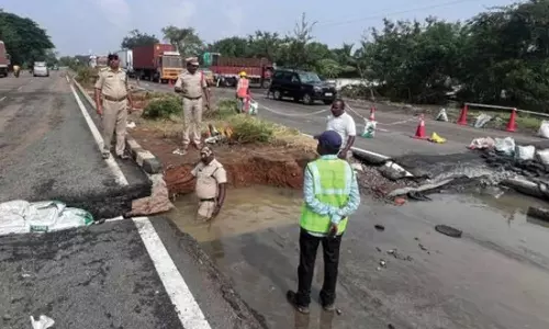 4 அடி உயரத்திற்கு மழை வெள்ளம் சென்ற சென்னை-நெல்லூர் தேசிய நெடுஞ்சாலை சீரமைப்பு