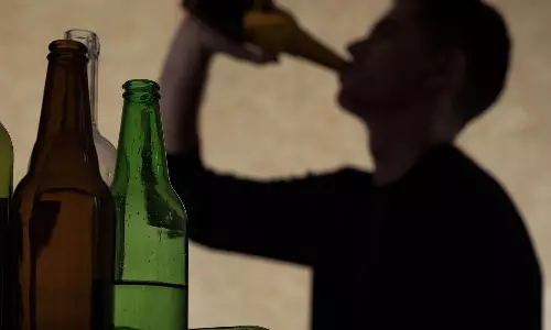 18 கிலோமீட்டர் போக முடியல.. எங்கள் ஊரில் டாஸ்மாக் கடை திறங்க... குடிமகன்கள் மனு