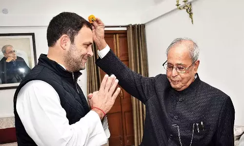 காலை, மாலை வித்தியாசம் தெரியாது: ராகுல் அலுவலகத்தை கிண்டல் செய்த பிரணாப் முகர்ஜி