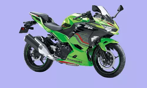 டிசம்பர் ஸ்பெஷல் - நின்ஜா 300-க்கு விசேஷ சலுகை அறிவித்த கவாசகி