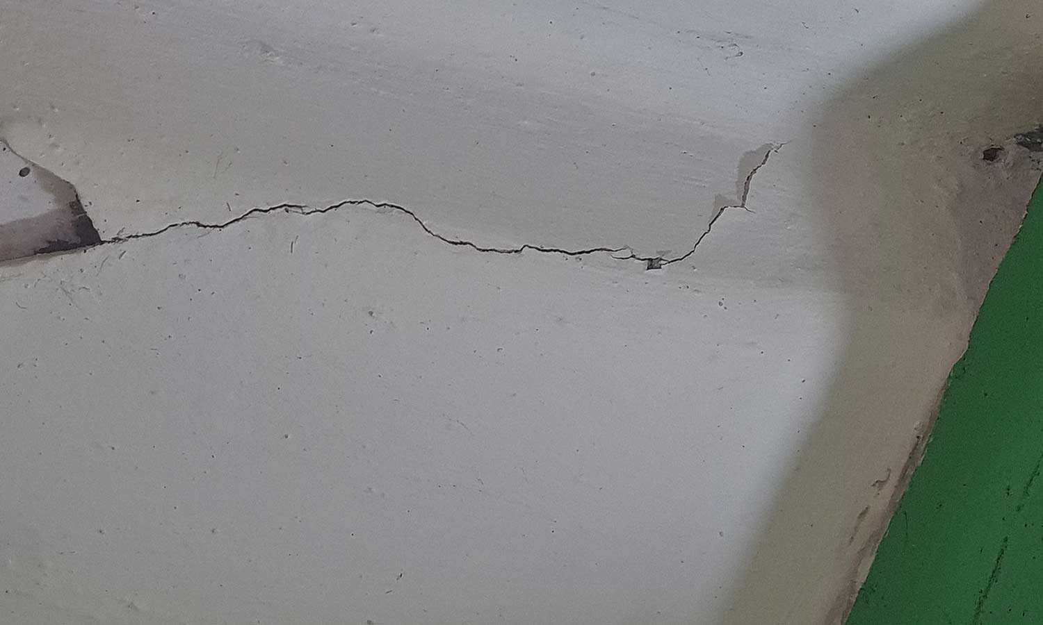 2 முறை நில அதிர்வு: வீட்டில் விரிசல்- தெருவில் திரண்ட பொதுமக்கள்