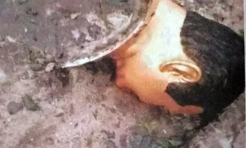 என்.டி.ராமராவ் சிலையின் தலை துண்டிப்பு- தெலுங்கு தேசம் கட்சியினர் போராட்டம்