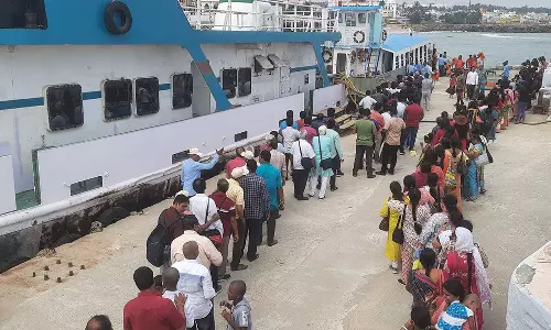 களைகட்டும் சீசன்: விவேகானந்தர் மண்டபத்தை ஒரே மாதத்தில் 1 லட்சத்து 90 ஆயிரம் பேர் பார்த்தனர்