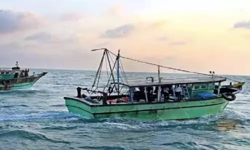 வேதாரண்யம் மீனவர்களை தாக்கிய இலங்கை கடற்படையினர்