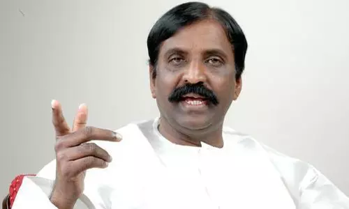 சக மனிதனின் துயரம் நம் துயரம்- நிவாரண நிதிக்கு நன்கொடை வழங்கிய வைரமுத்து