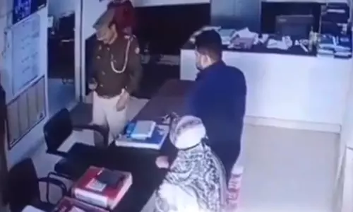 பாஸ்போர்ட் சரிபார்ப்புக்கு வந்த பெண்ணின் தலையில் பாய்ந்த குண்டு: தலைமறைவான இன்ஸ்பெக்டர்