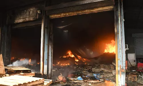 மணலியில் ரசாயன குடோனில் பயங்கர தீ விபத்து