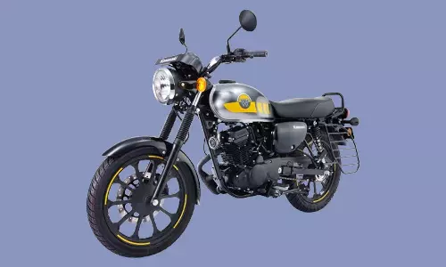 அலாய் வீல் கொண்ட 2024 கவாசகி W175 ஸ்டிரீட் இந்தியாவில் அறிமுகம்