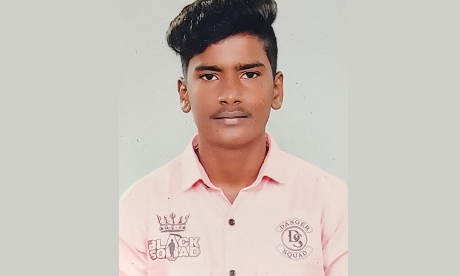 ஓட்டி பழகியபோது டிராக்டர் கவிழ்ந்து கல்லூரி மாணவர் பலி