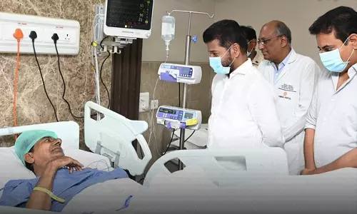 சந்திரசேகர் ராவை நேரில் சந்தித்து நலம் விசாரித்தார் தெலுங்கானா முதல்வர் ரேவந்த் ரெட்டி