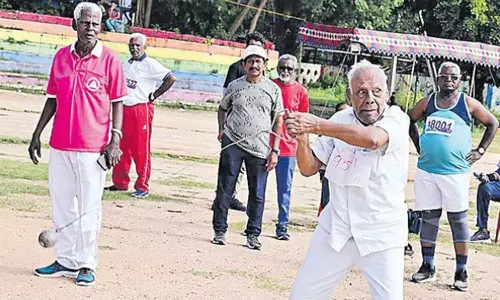 தடகள போட்டியில் அசத்திய 95 வயது முதியவர்