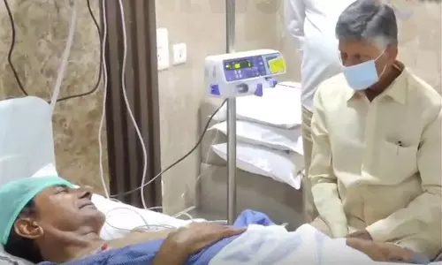 சந்திரசேகர ராவை சந்தித்து நலம் விசாரித்தார் சந்திரபாபு நாயுடு