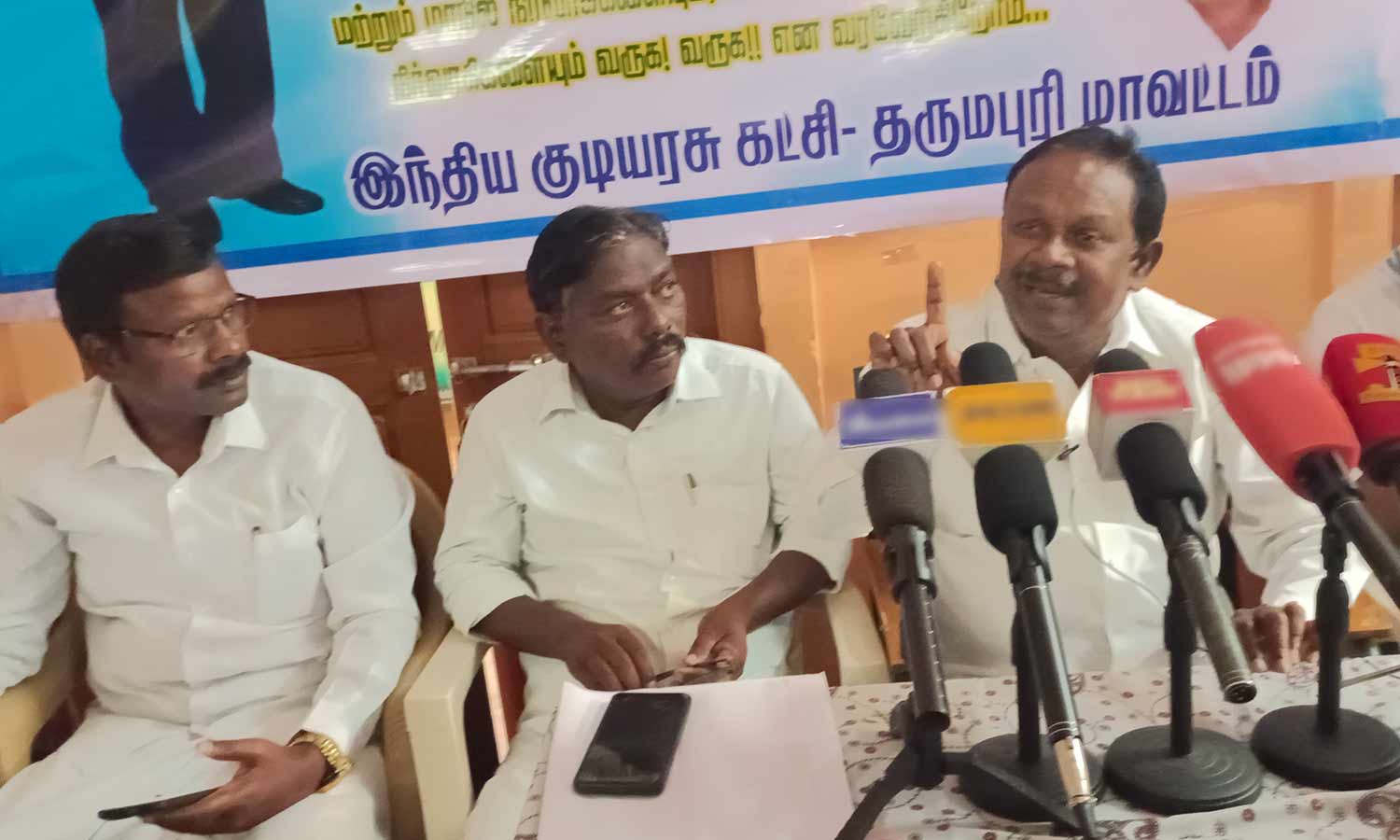 ரூ.15 ஆயிரம் நிவாரண தொகை வழங்க வேண்டும்-செ.கு.தமிழரசன்