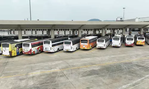 கிளாம்பாக்கம் புதிய பஸ் நிலையத்தில் 100 பஸ்களை இயக்கி வெள்ளோட்டம்