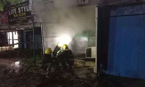 சோழிங்க நல்லூரில் மருந்தகத்தில் தீ விபத்து