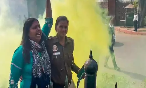 பாராளுமன்ற தாக்குதலில் மேலும் 2 பேருக்கு தொடர்பு: தலைமறைவானவர்களை தேடும் பணி தீவிரம்