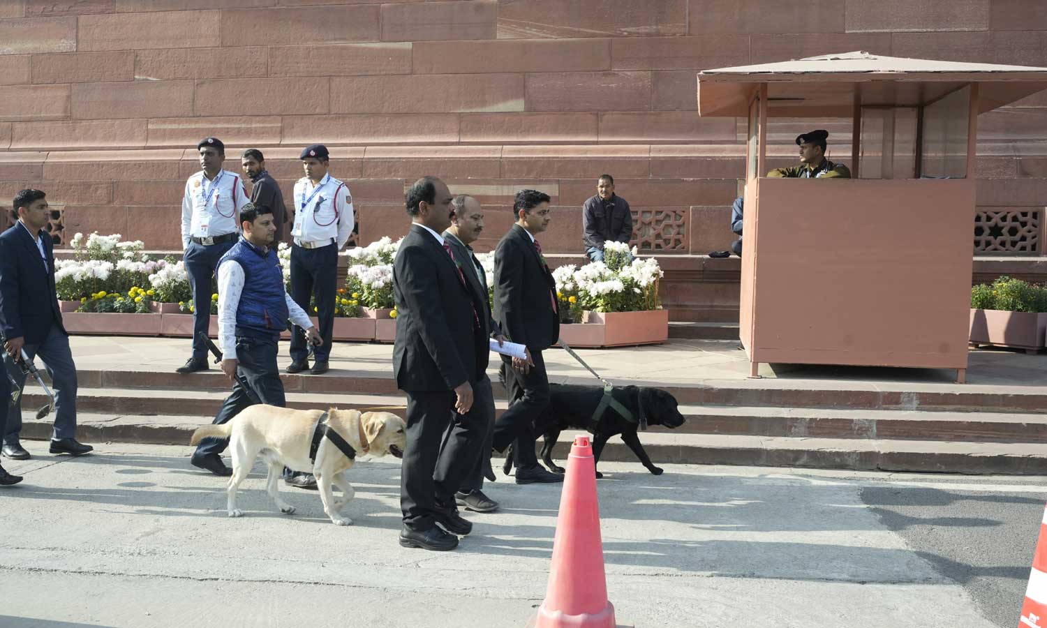 பாராளுமன்றத்துக்கு பாதுகாப்பு அதிகரிப்பு: அதிக கேமரா பொருத்தி கண்காணிப்பு