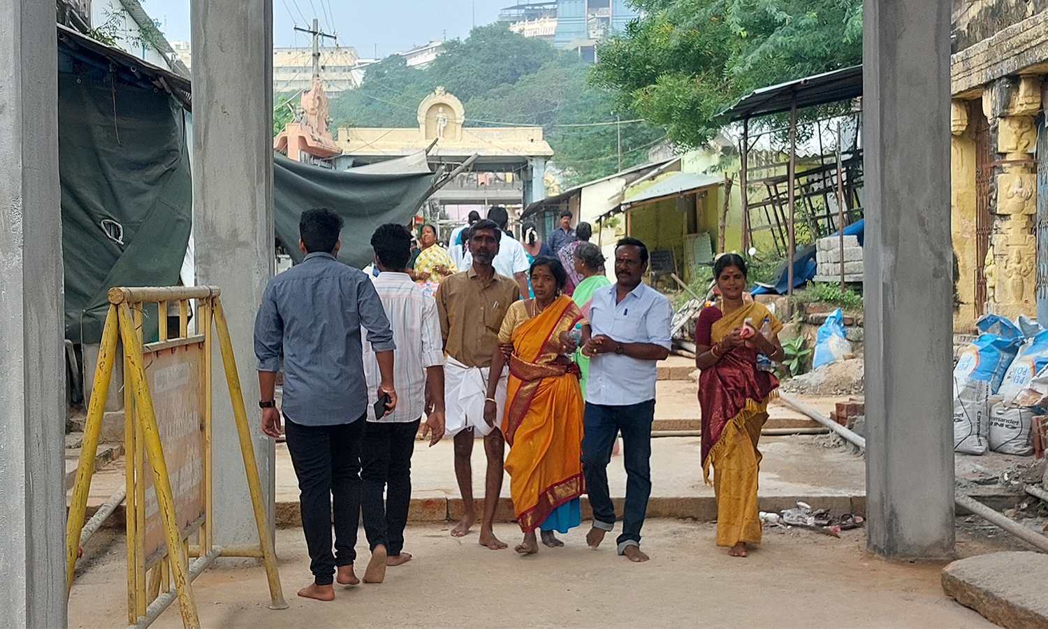 திருத்தணி மலைப்பாதையில் பக்தர்கள் நடந்து செல்ல தடை