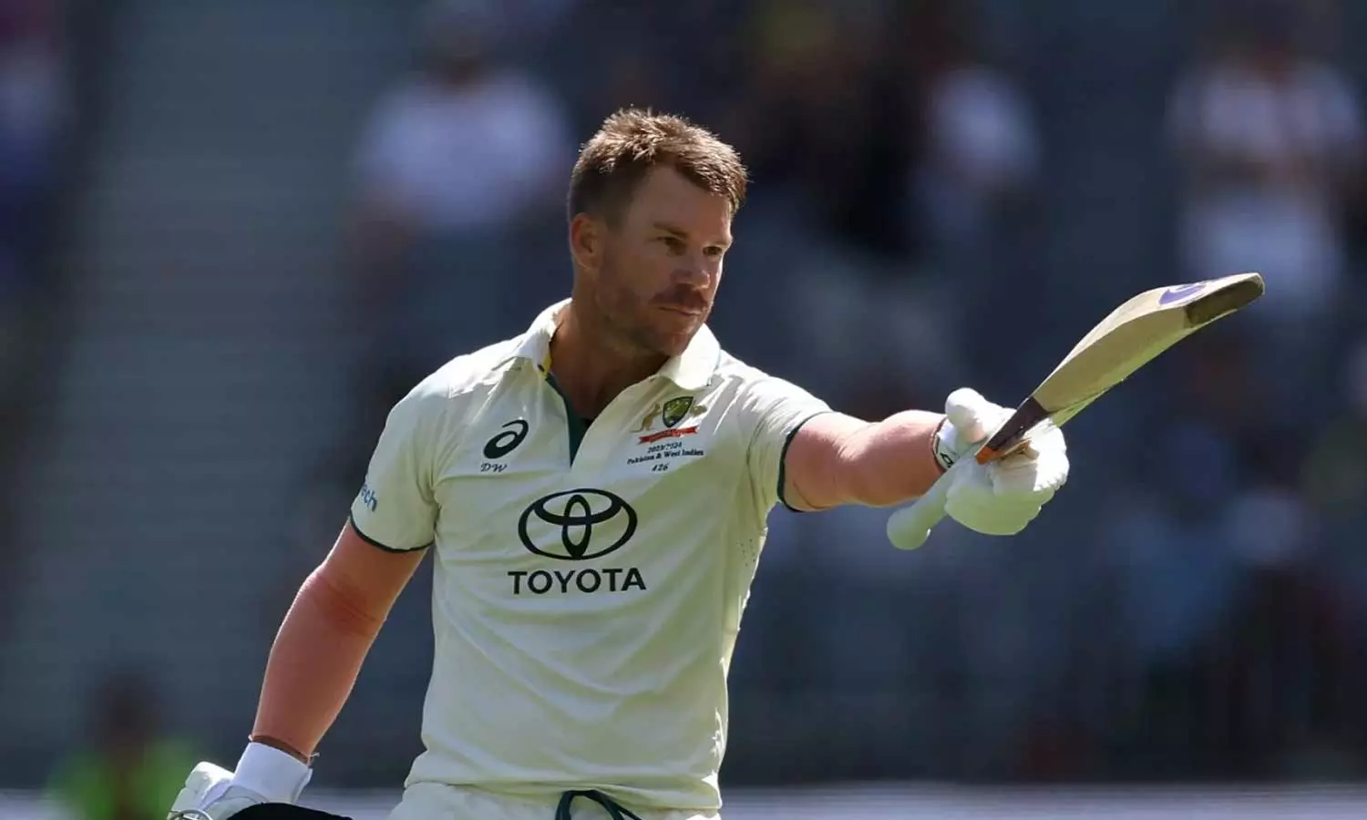 பெர்த் டெஸ்டில் வார்னர் சதம் விளாசல்: பாகிஸ்தானுக்கு எதிராக ஆஸ்திரேலியா ரன் குவிப்பு
