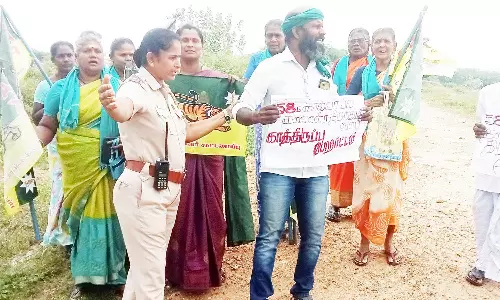 58-ம் கால்வாயில் தண்ணீர் திறக்க கோரி வைகை அணையில் ஆர்ப்பாட்டம் நடத்திய விவசாயிகள் கைது