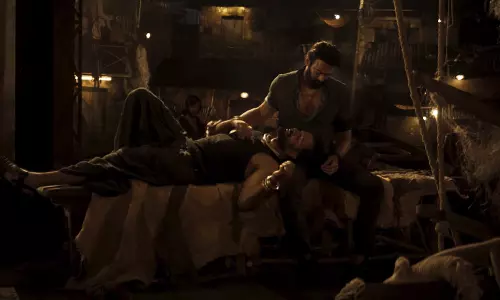 இழுக்கும் மூச்சிலும் இருவர் பேச்சிலும் நட்பு வாசனை- வைரலாகும் சலார் பாடல்