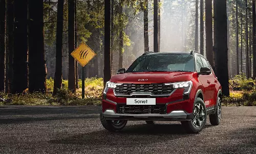 ஏகப்பட்ட மாற்றங்கள், ADAS வசதியுடன் ஃபேஸ்லிஃப்ட் செய்யப்பட்ட கியா சொனெட்