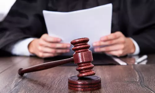 நீதிபதி மீது பெண் நீதிபதி பாலியல் புகார்: தற்கொலை செய்ய அனுமதி கேட்டு எழுதிய கடிதத்தால் பரபரப்பு