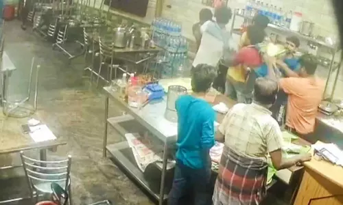 பரோட்டா மாஸ்டர் மண்டையை உடைத்த 4 பேர் கொண்ட கும்பலுக்கு வலைவீச்சு