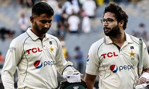 ஆஸ்திரேலியாவுக்கு எதிரான டெஸ்ட்: 2-ம் நாள் ஆட்ட நேர முடிவில் 2 விக்கெட்டுகளை இழந்த பாகிஸ்தான்