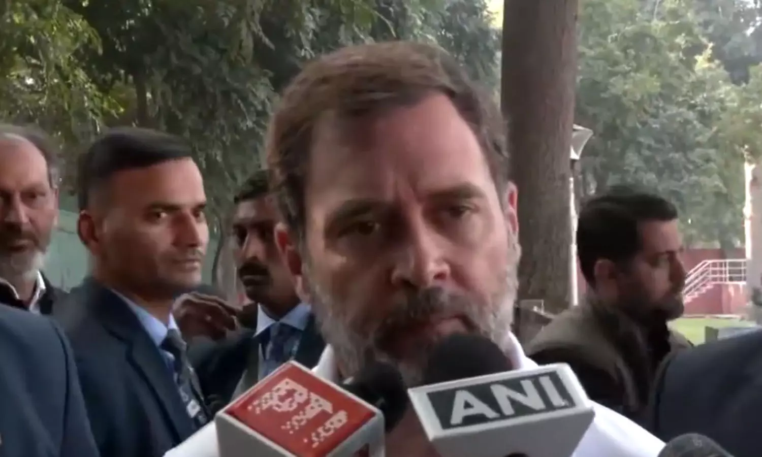 இது ஏன் நடந்தது தெரியுமா?: பாராளுமன்றத்தில் வண்ண புகை குண்டு தாக்குதல் குறித்து ராகுல் காந்தி